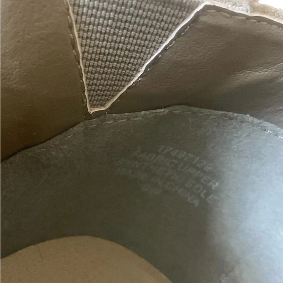 Torrid Women's Size 9W Tan Beige V-Cut Ankle Boots Faux Suede with Zippers - Picture 10 of 10